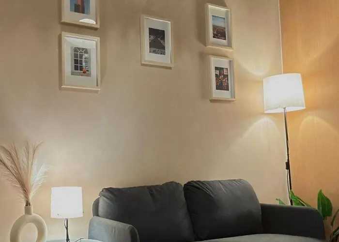 Cozy In Salcedo Village Makati Apartment